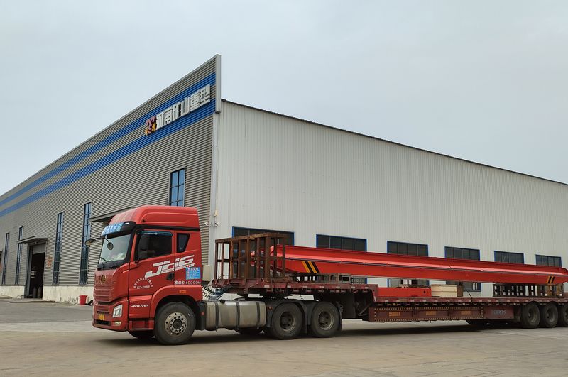 電動單梁起重機3臺 LD5t—16.8m LD3t—16.5m /2臺 制作完成，發(fā)往江西南昌交付客戶使用。