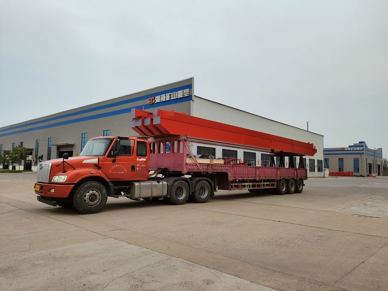 電動葫蘆橋式起重機 3臺 LH5t-17m 制作完成，發(fā)往河南漯河交付客戶使用。